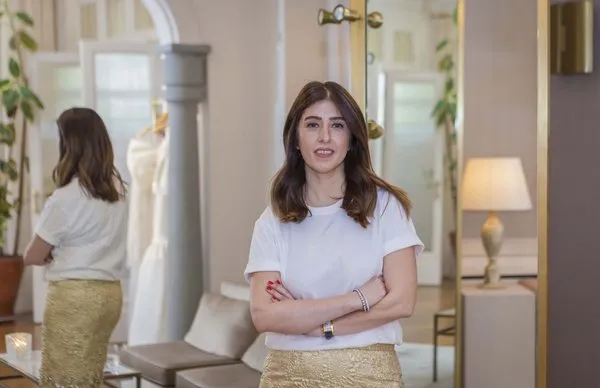 Kadınlar yazı uçuşan sifon elbiseler ve ışıltılı tasarımlarla geçirecek