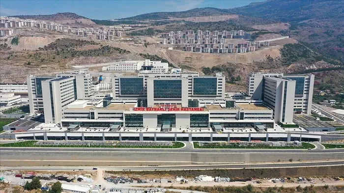 izmir-sehir-hastanesi-icin-geri-sayim-hasta-kabulune-basliyor-1696925605698.jpg İzmir Şehir hastanesi için geri sayım! Hasta kabulüne başlıyor