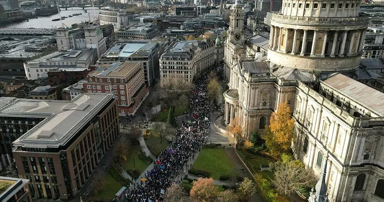 Londra’da Gazze için on binlerce kişi toplandı! ABD’nin ateşkes vetosuna protesto