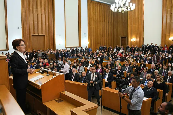 fondas-gazeteci-rusen-cakirdan-iyi-parti-cikisi-bazi-milletvekillleri-ile-teskilat-yoneticileri-1668716907183.jpg Fondaş gazeteci Ruşen Çakır'dan 'İYİ Parti' çıkışı: Bazı milletvekillleri ile teşkilat yöneticileri...