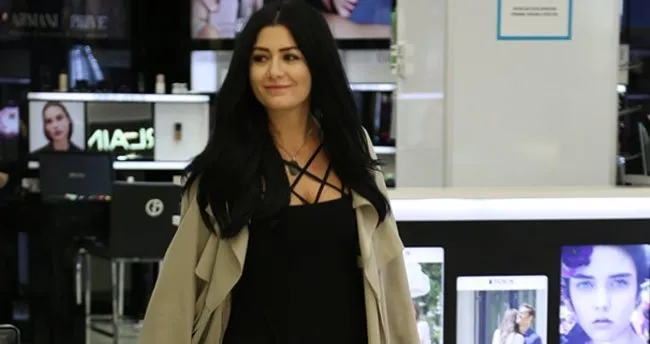 deniz cakir dan yeni sergiye yesil isik son dakika magazin haberleri