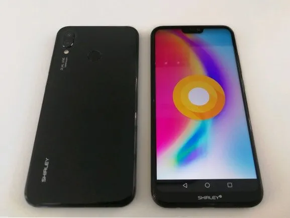 Çentik modasına uyan son moda akıllı telefonlar