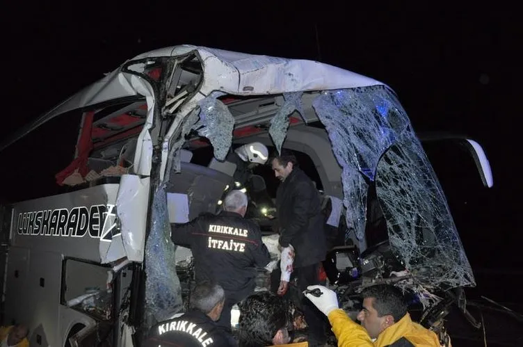 Kırıkkale’de yolcu otobüsü ile kamyon çarpıştı