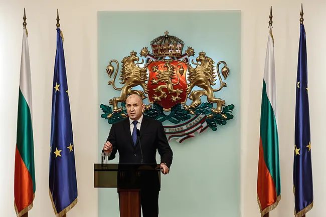 bulgaristan-cumhurbaskani-radev-istifa-kararini-duyurdu-1768848645080.jpg