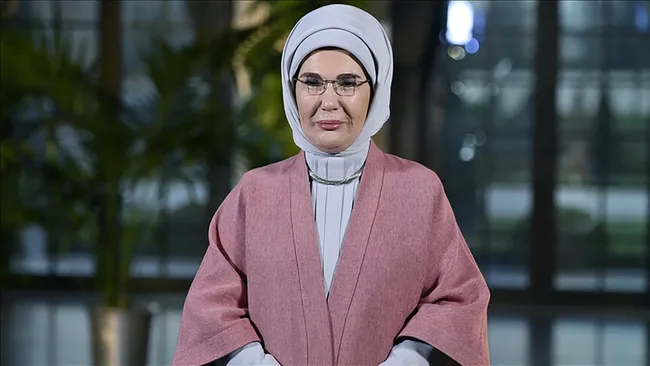 emine-erdogan-bir-sofrada-miras-programina-katildi-turk-mutfagi-asirlara-yayilan-vitrindir-1779392225679.jpg