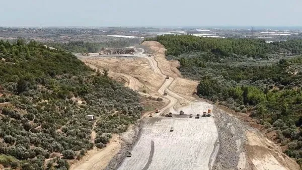 otoyol-projesiyle-antalya-alanya-arasi-25-saatten-36-dakikaya-iniyor-1786958332404.jpeg
