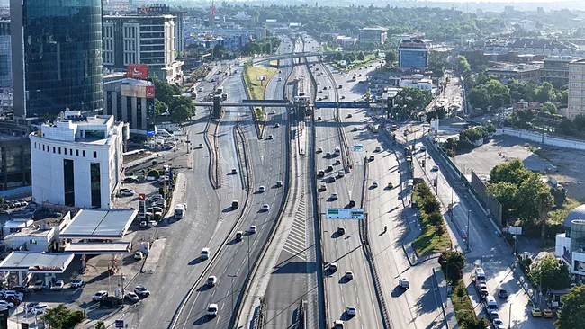 istanbulda-bayramin-ilk-gunu-yollar-bos-kaldi-1779894811852.jpeg