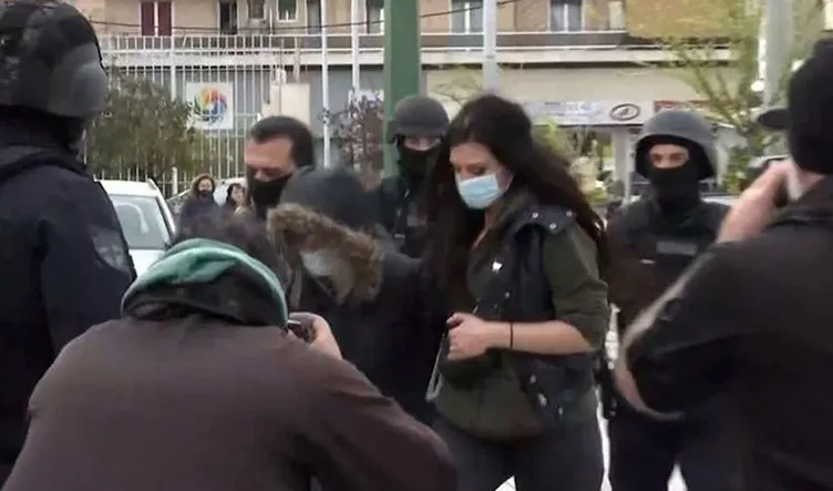 Yunanistan bu cani anneyi konuşuyor! Kızını zehirledikten sonra birlikte fotoğraf çekilmiş