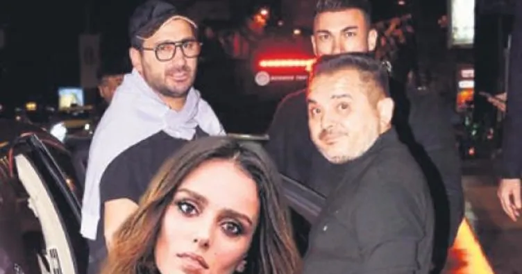 Yabancı dostlarını yemekte ağırladı