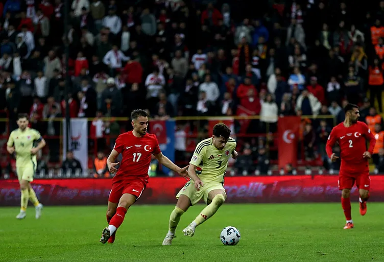 SON DAKİKA MİLLİ TAKIM HABERİ: Kerem Aktürkoğlu maç sonunda ağladı! Hakan Çalhanoğlu bu sözlerle teselli etti...