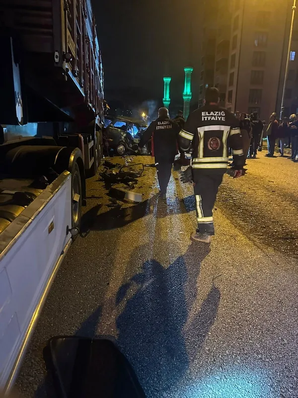 Feci kazada yaralanan genç kız