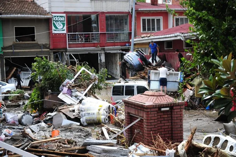 Devlet tüm imkânlarıyla yaraları sarmak için seferber oldu! Sular çekildi acı tablo ortaya çıktı