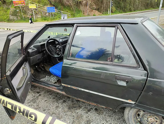 trabzonda-trafikte-silahli-saldiri-silahim-kontrolsuzce-patladi-1712477652928.jpg