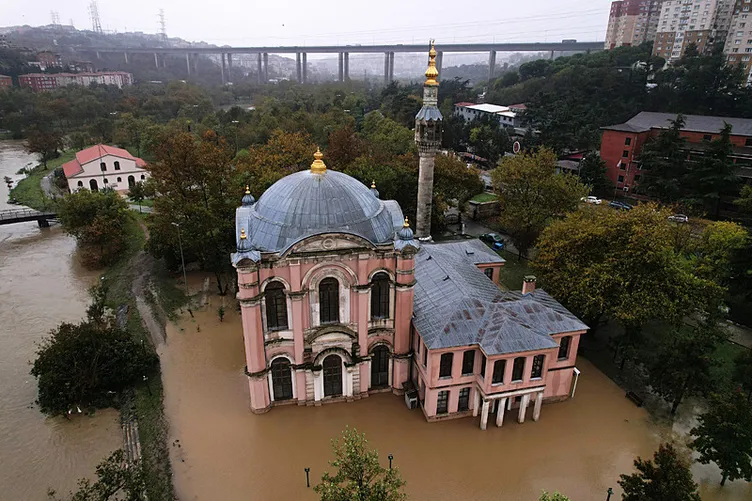 SON DAKİKA… İstanbul Valiliği’nden megakent için kuvvetli yağış uyarısı! Yarın şiddetini artıracak: O bölgeler için alarm verildi