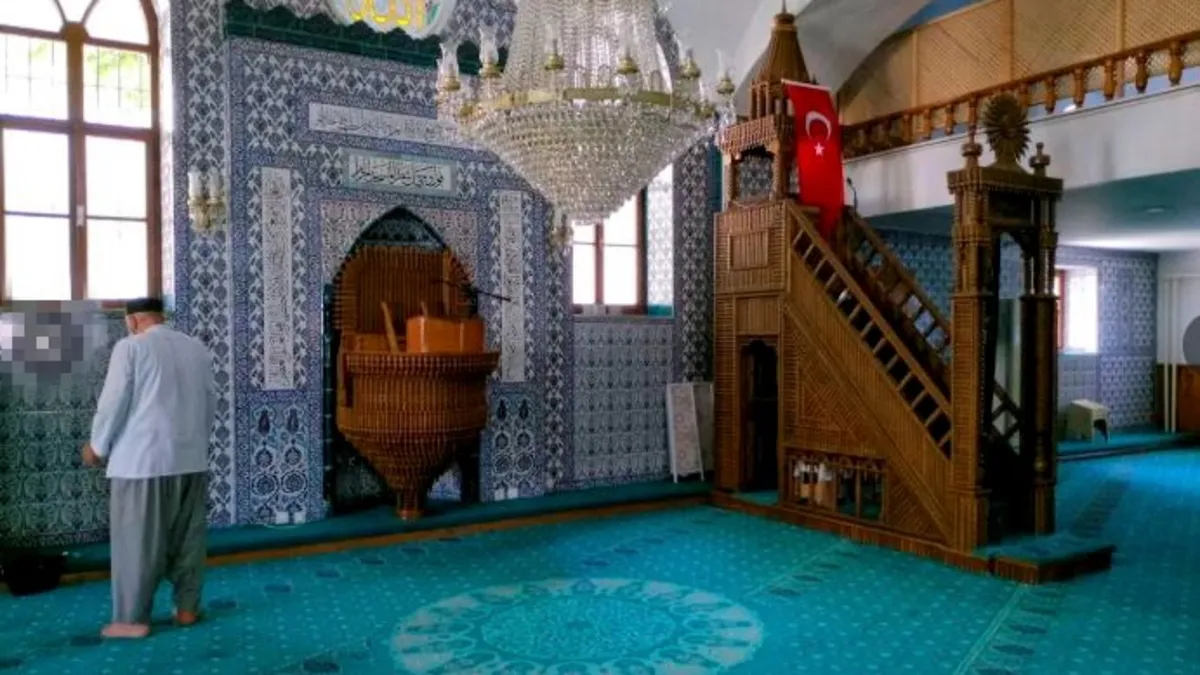 Tarihi Cevherağa Camisi’nde restorasyon çalışmaları aslına uygun sürdürülüyor Tarihi Cevherağa Camisi’nde restorasyon çalışmaları aslına uygun sürdürülüyor