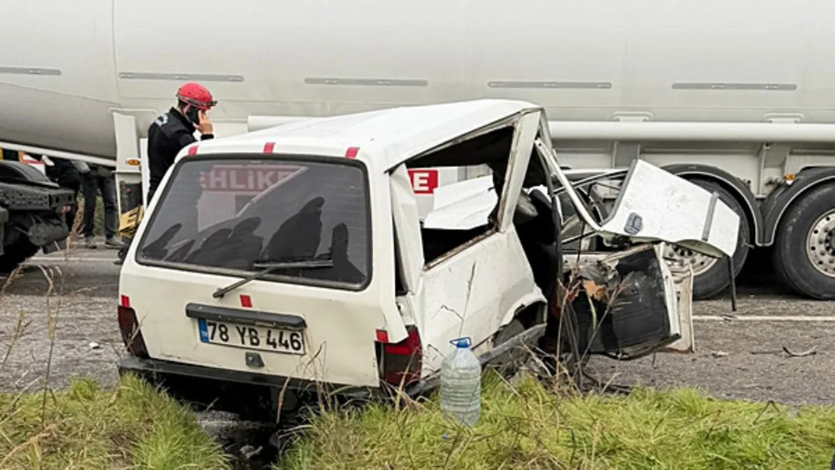 Kamyona arkadan çarptı: 1 ölü, 2 yaralı!