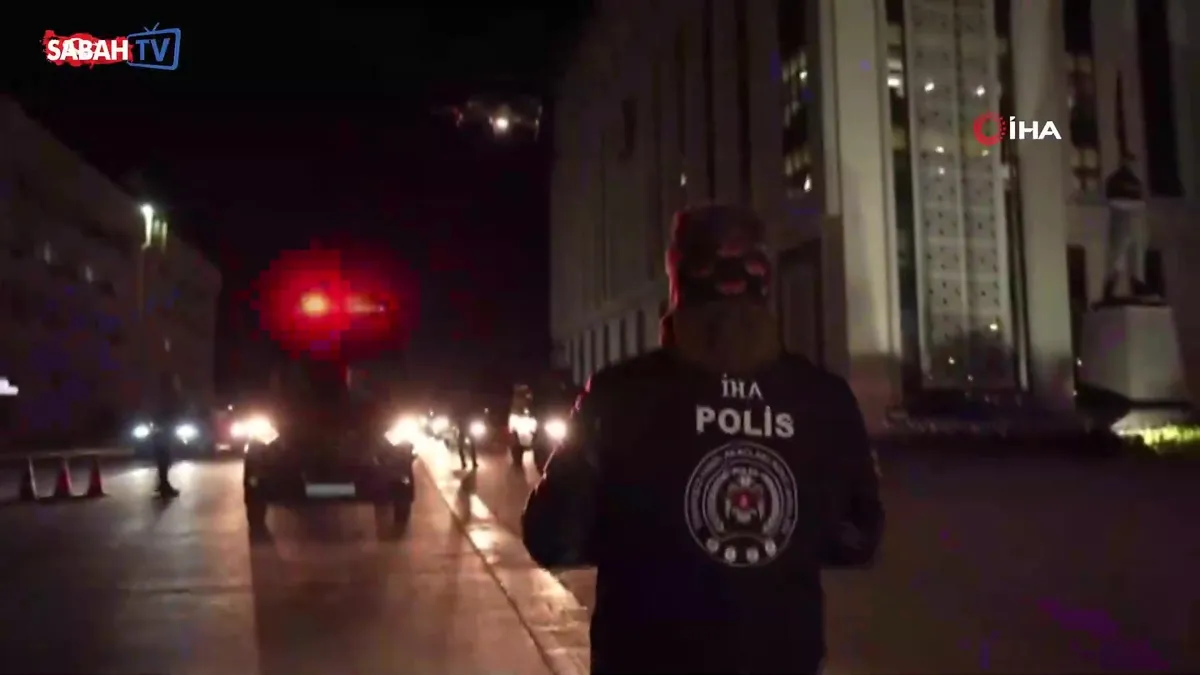 Ankara’da çeşitli suçlardan aranan 103 şahıs gözaltına alındı | Video videosunu izle Ankara’da çeşitli suçlardan aranan 103 şahıs gözaltına alındı | Video videosunu izle