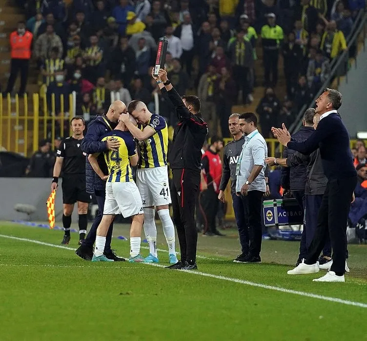 Fenerbahçe’de Dimitris Pelkas maça devam edemedi! Gözyaşlarıyla sahayı terk etti...