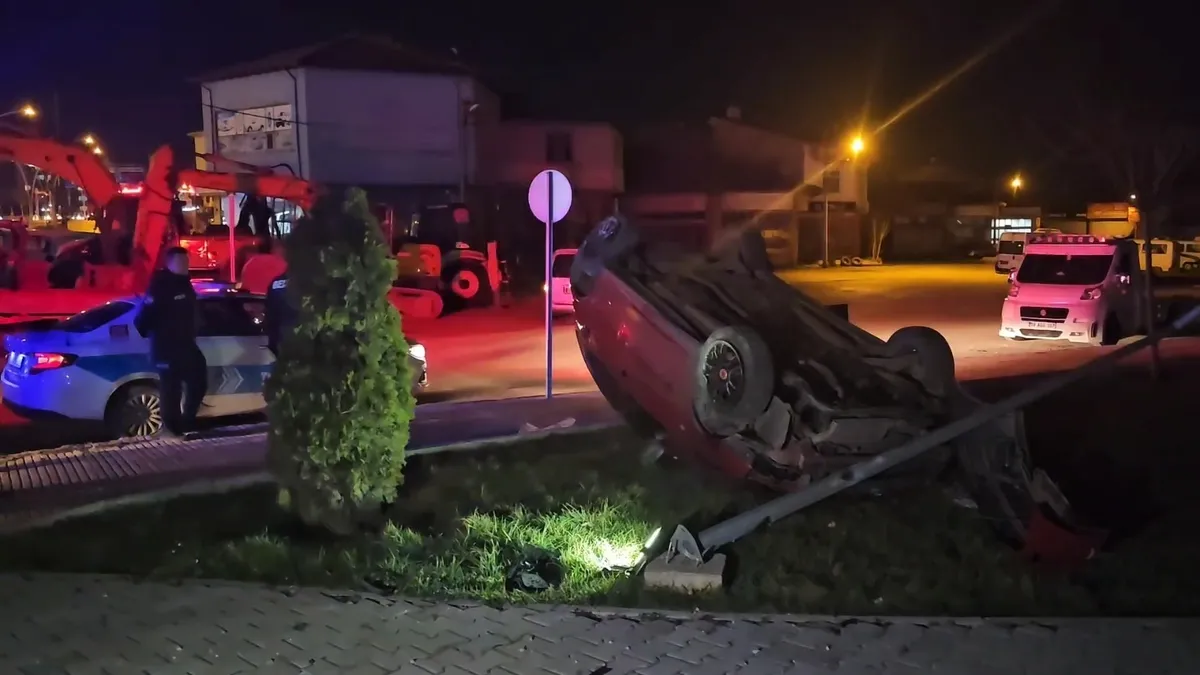 Kontrolden çıkan otomobil devrildi! Sürücü yaralandı Kontrolden çıkan otomobil devrildi! Sürücü yaralandı