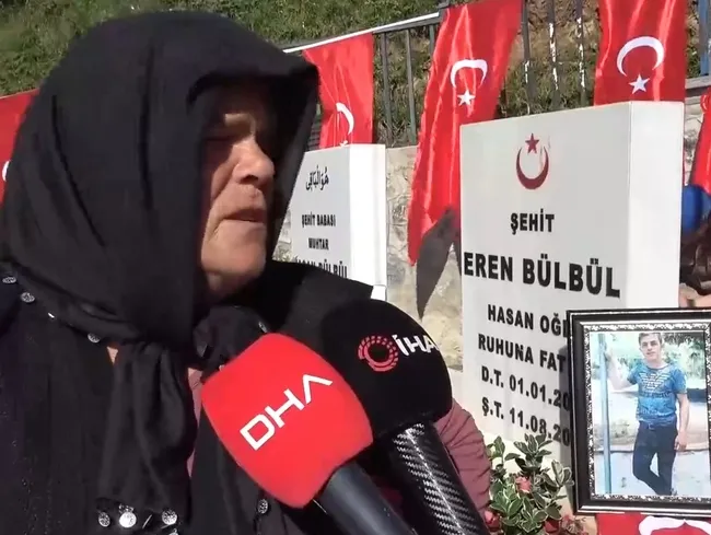 sehir-eren-bulbulun-annesinden-terorsuz-turkiye-surecine-destek-icimde-yanan-yangini-bir-ben-biliyorum-1754912033732.jpg Şehir Eren Bülbül'ün annesinden terörsüz Türkiye sürecine destek!