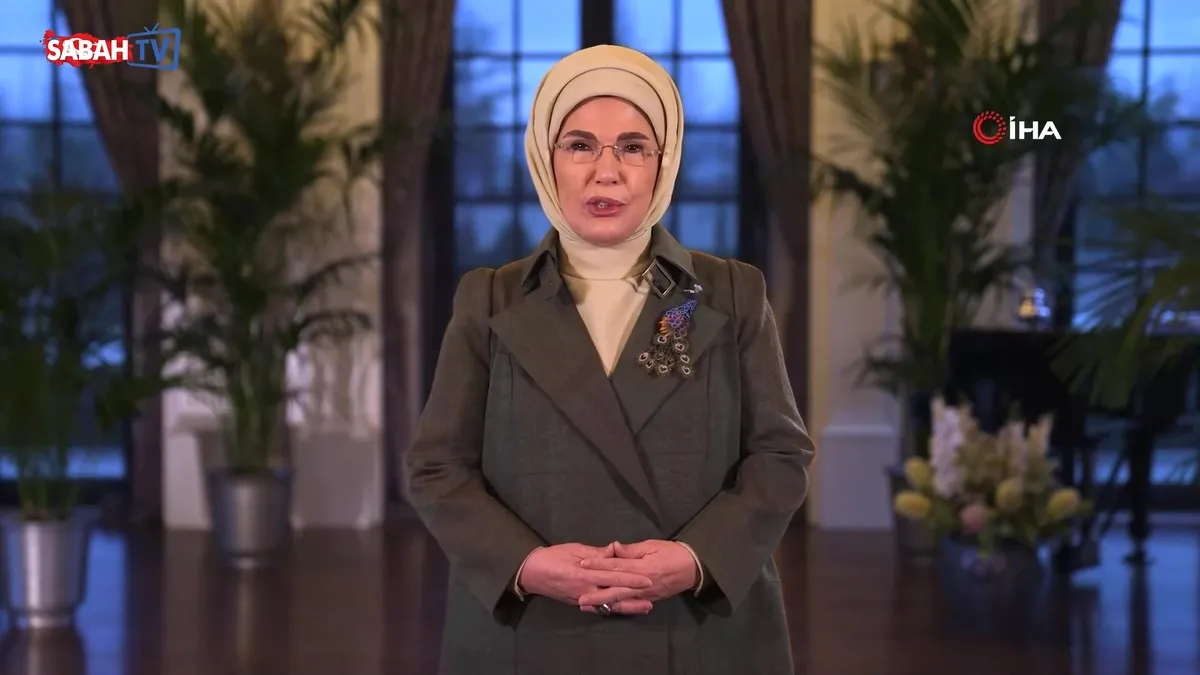Emine Erdoğan: “Küresel ölçekte israf edilen gıdanın sadece dörtte birini kurtarabilsek dünyadaki açlığa son verebiliriz” videosunu izle Emine Erdoğan: “Küresel ölçekte israf edilen gıdanın sadece dörtte birini kurtarabilsek dünyadaki açlığa son verebiliriz” videosunu izle