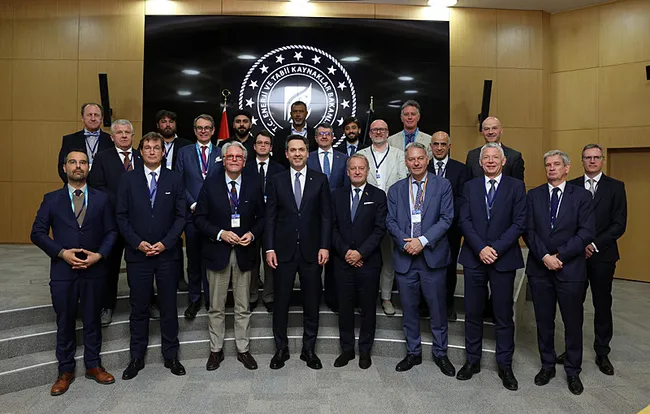 bakan-bayraktar-uluslararasi-is-birliklerini-daha-ileri-bir-zeminde-gelistirmeyi-esas-aliyoruz-1778684308205.jpeg Bakan Bayraktar: “Uluslararası iş birliklerini daha ileri bir zeminde geliştirmeyi esas alıyoruz”