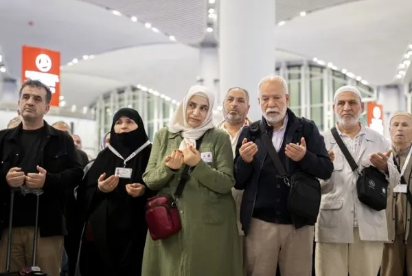 yilin-ilk-haci-adaylari-istanbul-havalimanindan-kutsal-topraklara-ugurlandi-1776520690441.jpg