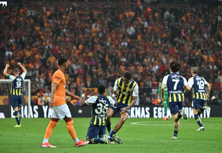 Son dakika Galatasaray haberi: Yeni sezonun ilk bombası! Derbiyi tribünde izledi