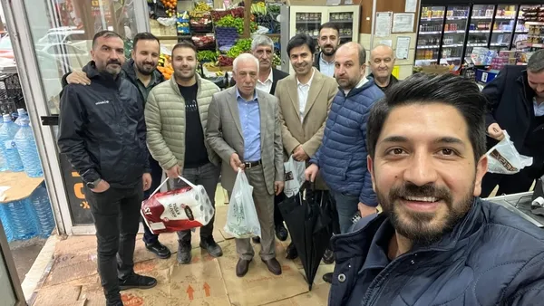 ak-parti-agri-il-baskanligi-esnafa-alisverisle-destek-oldu-1743622310606.jpg