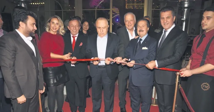 Gündüz yemek, gece eğlence