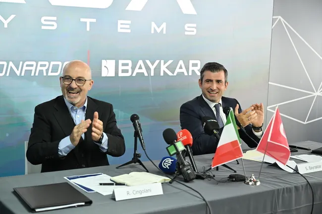 baykar-ve-leonardo-arasindaki-ortak-girisimin-imzalari-paris-havacilik-fuarinda-atildi-1750099526859.jpg
