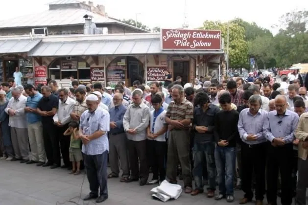 Türkiye Mısır'daki katliama karşı ayağa kalktı