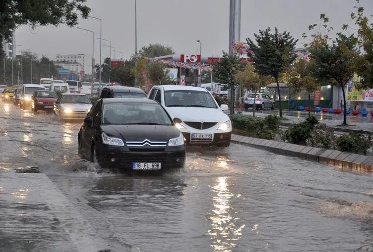 Edirne sokakları göle döndü