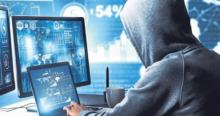 On binlerce çalışanın ve müşterinin bilgilerini çaldırdı