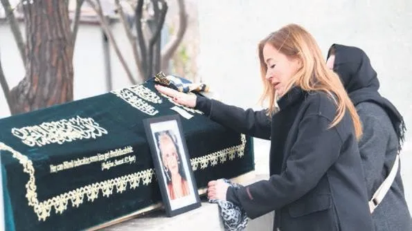 Savcılık kabul etti, otopsi için mezarı açıldı Savcılık kabul etti, otopsi için mezarı açıldı