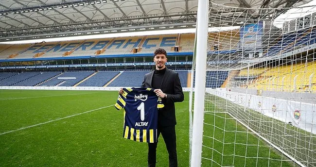 Fenerbahçe'de Altay Bayındır için imza töreni düzenlendi! Gelecek 4 yılda...