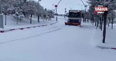 Erciş’te kar yağışı nedeniyle kapanan yolların açılması devam ediyor