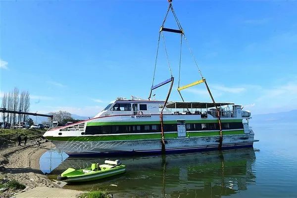 Akşemsettin Gemisi'ni saatlerce karadan yürüttüler