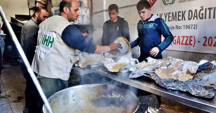 Gazze’de en çok yemek dağıtımını İHH yapıyor