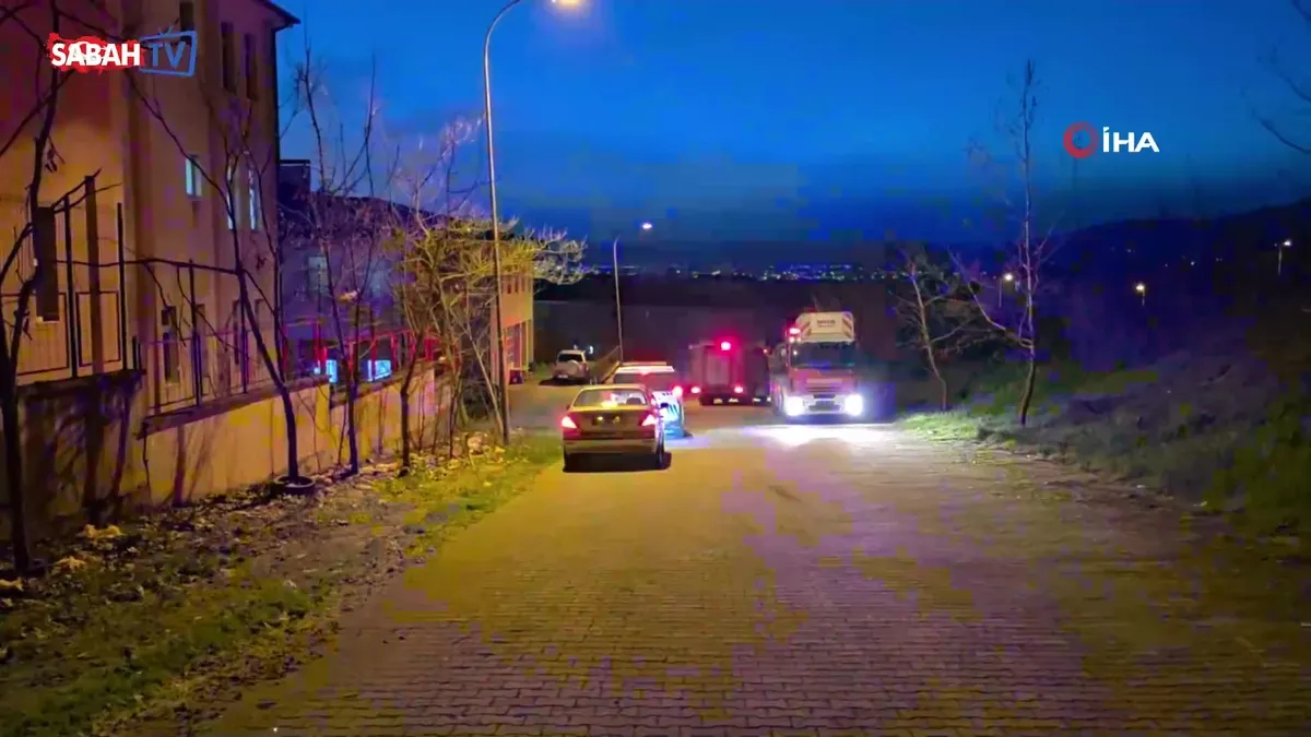 Düzce’de kuvvetli rüzgar lisenin çatısını uçurdu videosunu izle Düzce’de kuvvetli rüzgar lisenin çatısını uçurdu videosunu izle