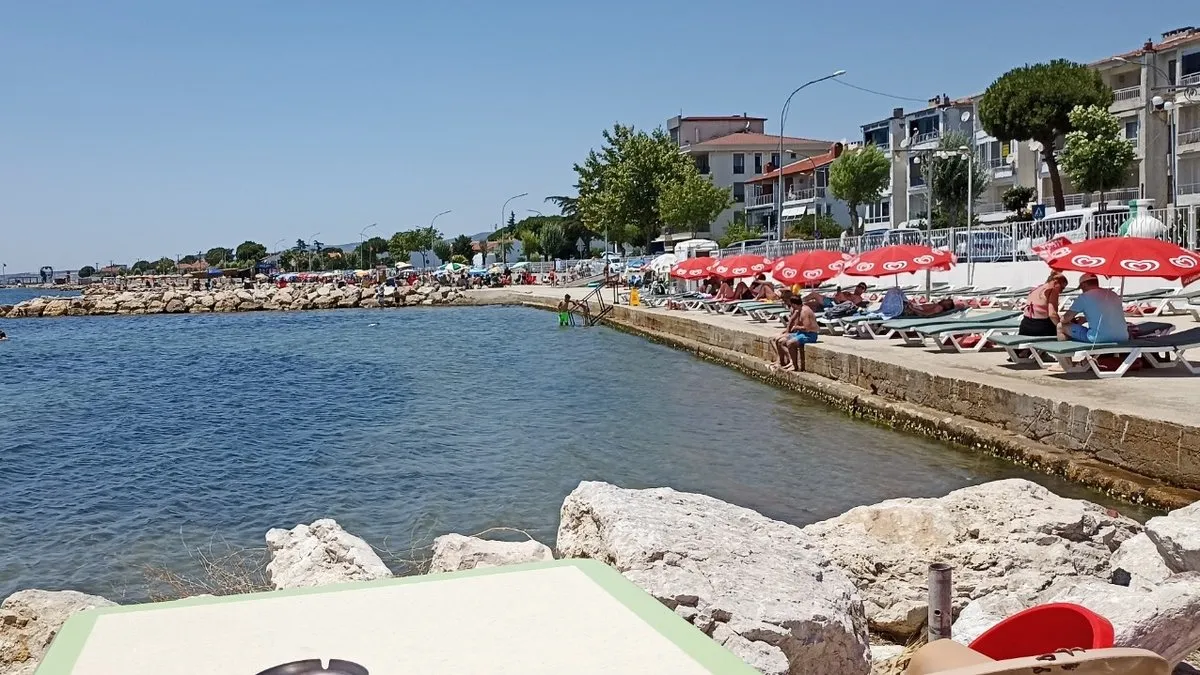 Yaşlı kadın deniz üzerinde baygın bulundu