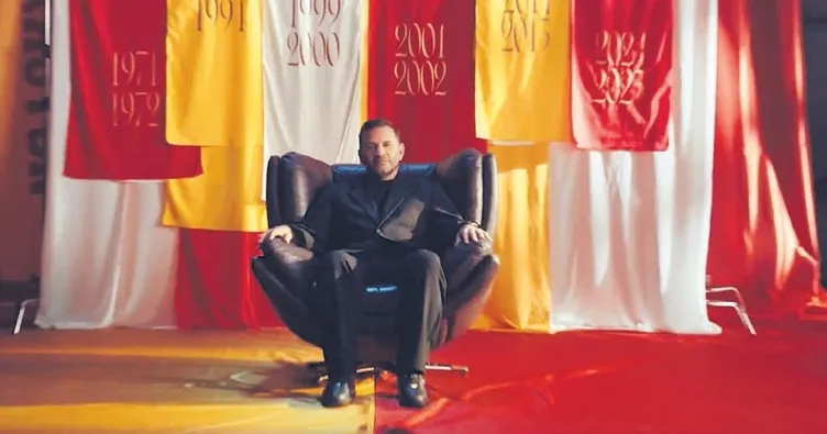 Okan Buruk görüşme odasına