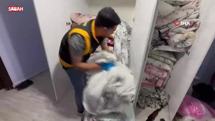 Polis bir eve baskın yaptı, dolapta AK-47 piyade tüfeği buldu: 3 gözaltı | Video
