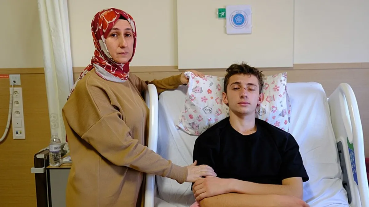 Parkta torpil kör etti