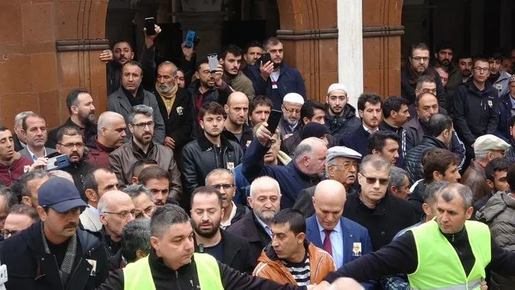 'Sahte peygamber' İskender Erol Evrenosoğlu, Bursa'da toprağa verildi