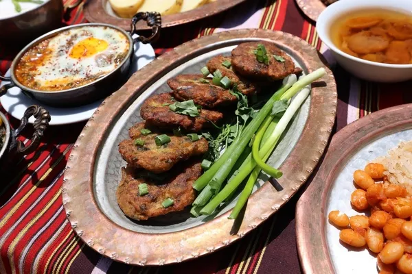 trabzonun-tatlari-hafizaya-kazindi-trabzon-pidesi-ve-hamsikoy-sutlaci-buyuk-ilgi-gordu-1781527439419.jpeg