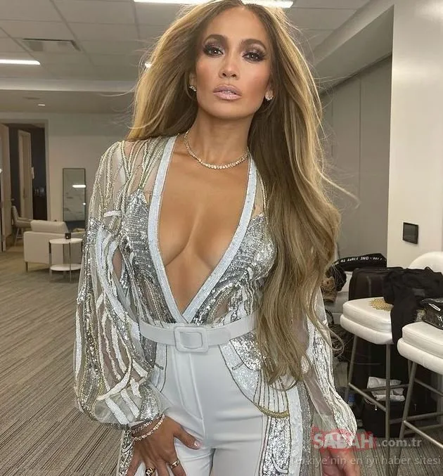 Jennifer Lopez’den 52. yaşına özel bikinili pozlar! Jennifer Lopez 17 yıl sonra barıştığı Ben Affleck ile aşka geldi!