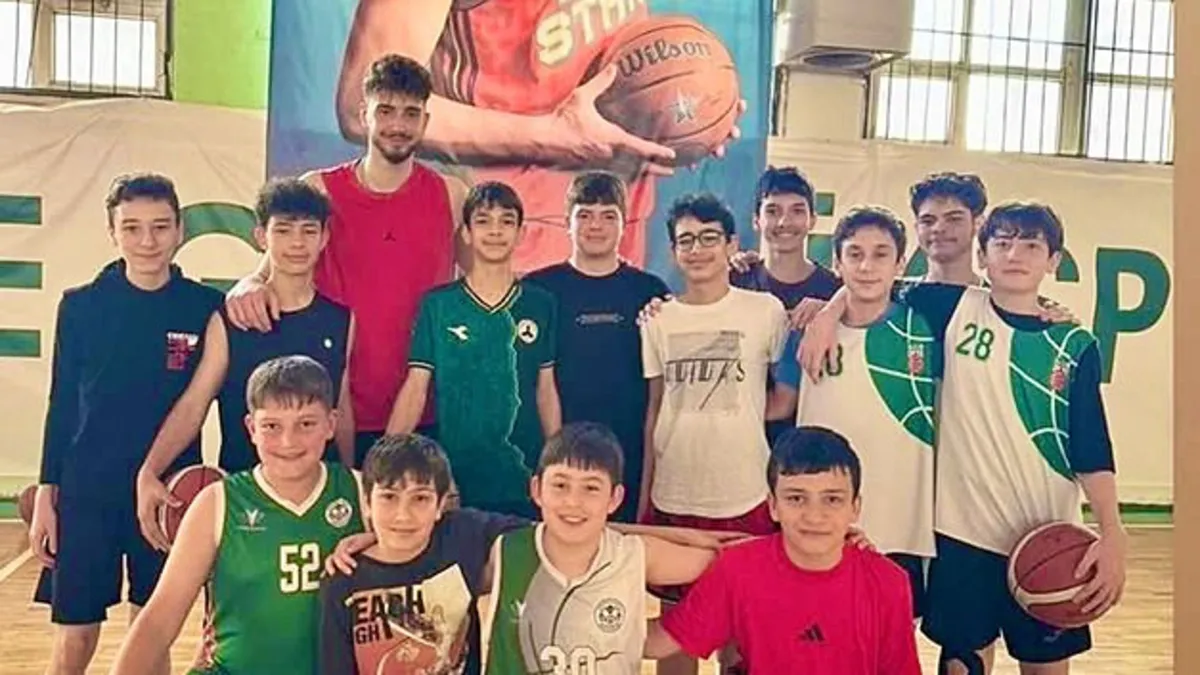 Alperen Şengün’e memleketi Giresun’da yoğun ilgiyle karşılandı Alperen Şengün’e memleketi Giresun’da yoğun ilgiyle karşılandı