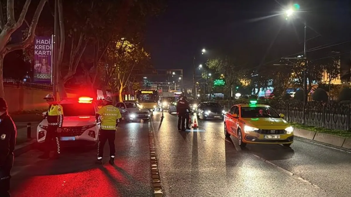 İstanbul’da kent genelinde ‘huzur uygulaması’ yapıldı İstanbul’da kent genelinde ‘huzur uygulaması’ yapıldı