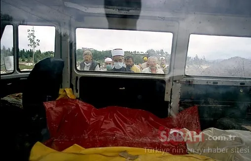 17 Ağustos 1999.. Türkiye'yi yıkan depremin acı görüntüleri